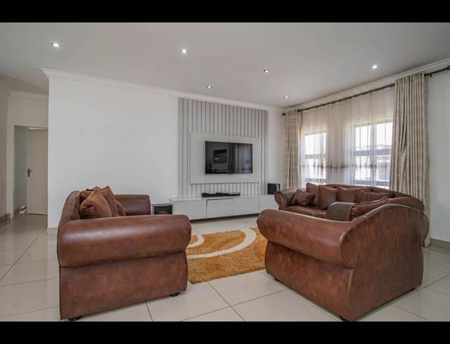 3 BEDROOM HOUSE FOR SALE IN THE ORCHARDS